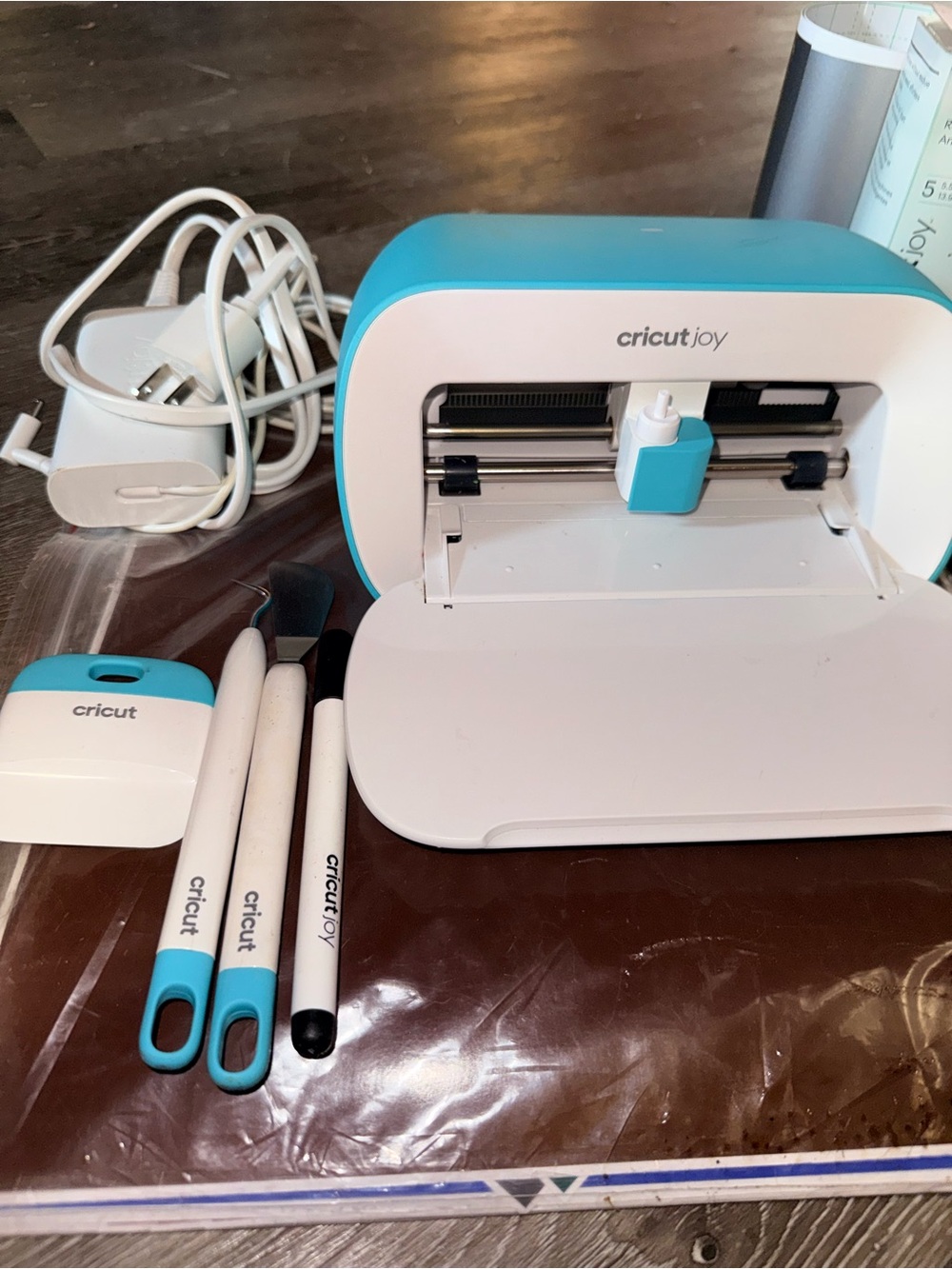 Cricut Joy Compact Cutter in Turquoise and White with Tool Set